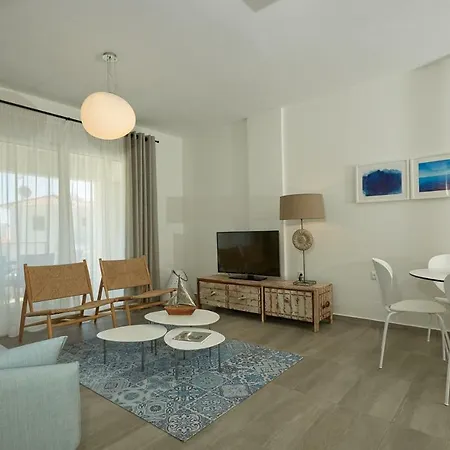 Willa Olivia Sports And Sea *